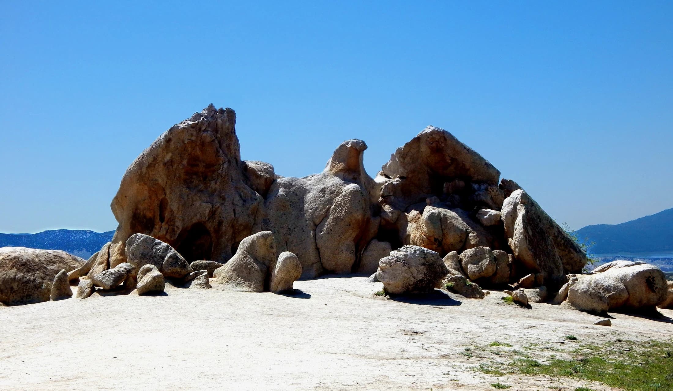 Rock formations on the high backcountry near Warner Springs